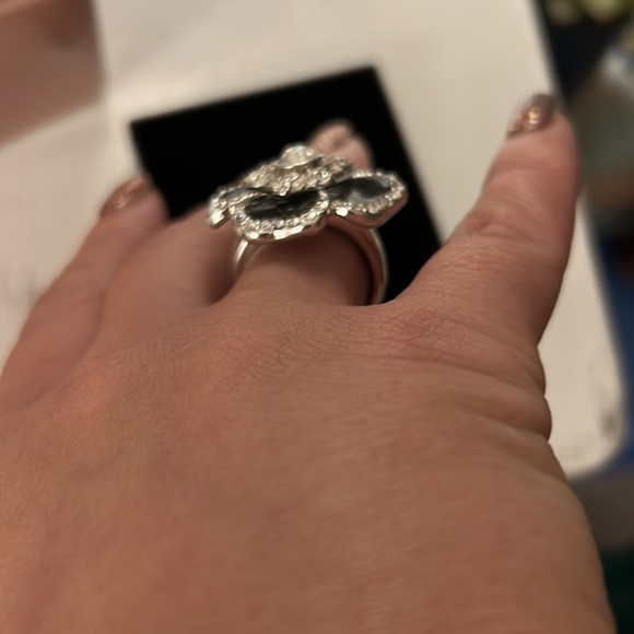 Lia Sophia dazzling flower ring - Picture 5 of 6